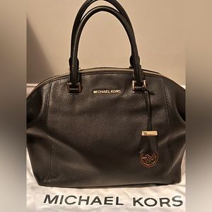 Black Michael Kors purse! Excellent condition.